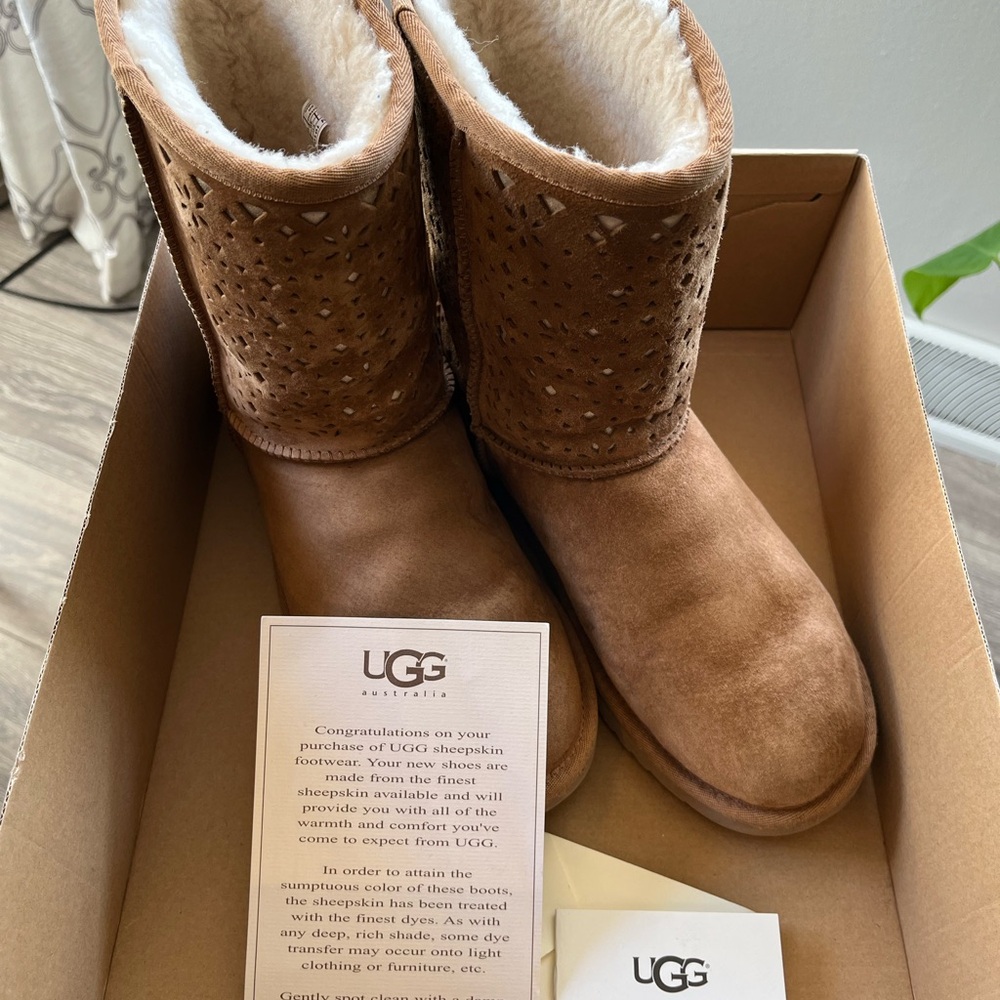 UGG Chestnut Boots Size 9 Fall Trendy - Picture 2 of 7